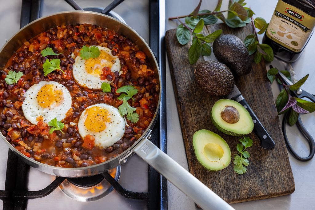 Huevos rancheros med avokado